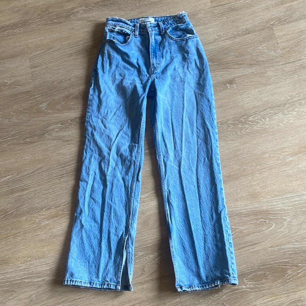 ABERCROMBIE curve love 90s high rise straight jeans w/ slits